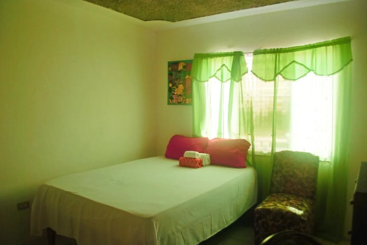 Content Guest House Ocho Rios Aparthotel